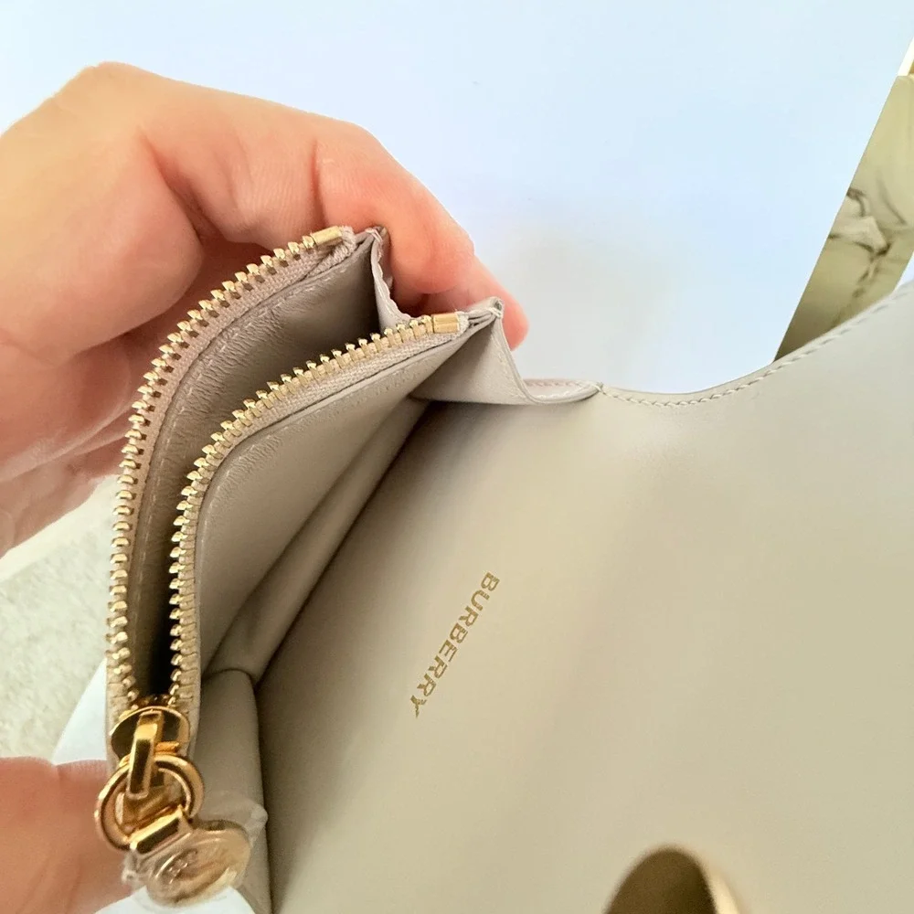 Burberry Leather‎ Folding Wallet in Limestone, 81046941